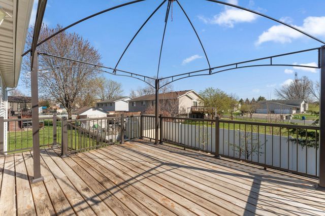 496 Braeburn Drive, Shakopee, MN 55379