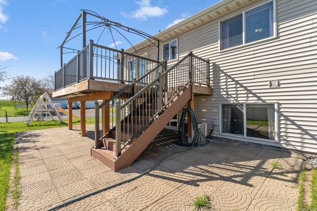 496 Braeburn Drive, Shakopee, MN 55379