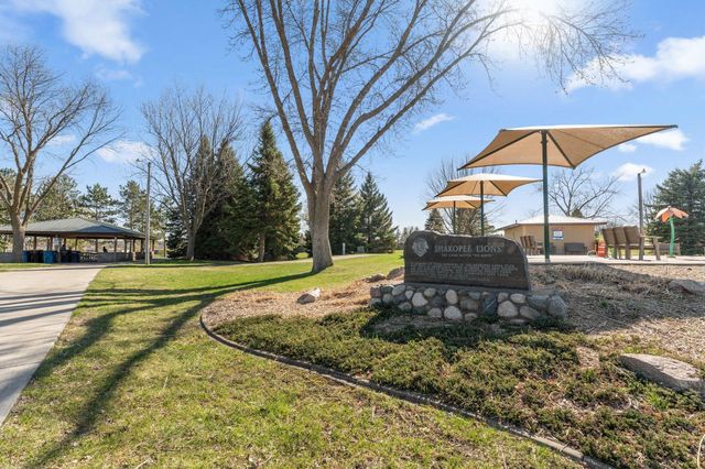 496 Braeburn Drive, Shakopee, MN 55379