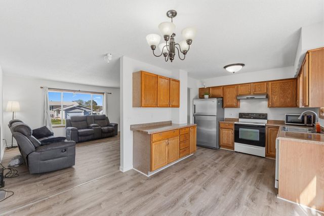 496 Braeburn Drive, Shakopee, MN 55379