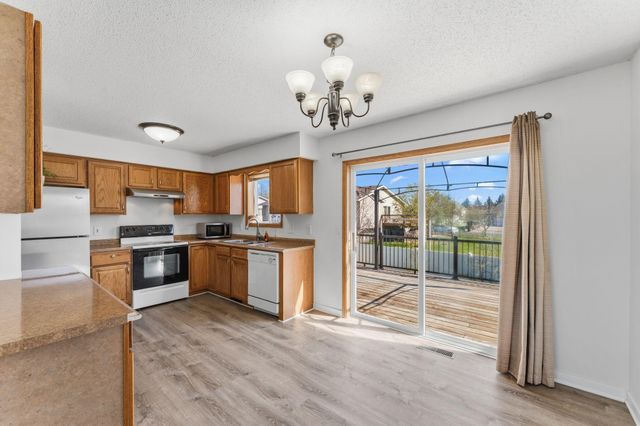 496 Braeburn Drive, Shakopee, MN 55379