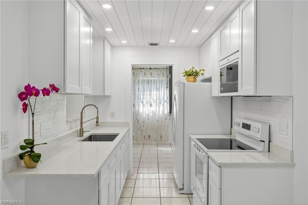 21 E Mariana AVE, NORTH FORT MYERS, FL 33917 — photo 5