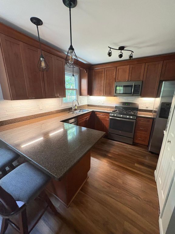 8935 Pine Bluff Court, Eden Prairie, MN 55347 — photo 2