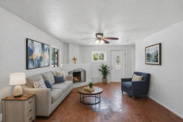 20 Entrada Martinez, Corrales, NM 87048