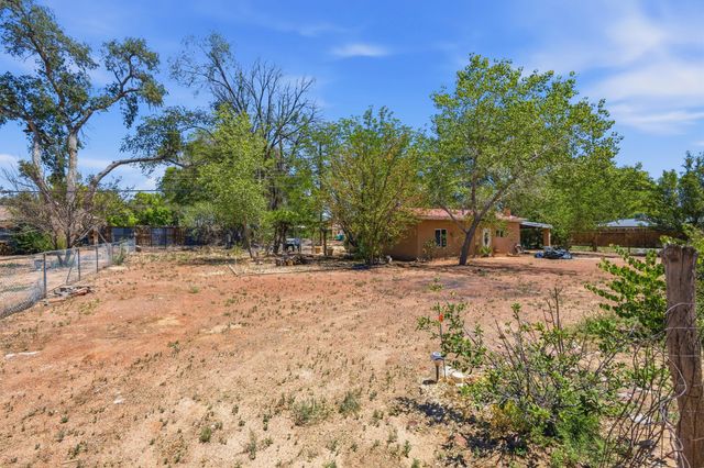 20 Entrada Martinez, Corrales, NM 87048