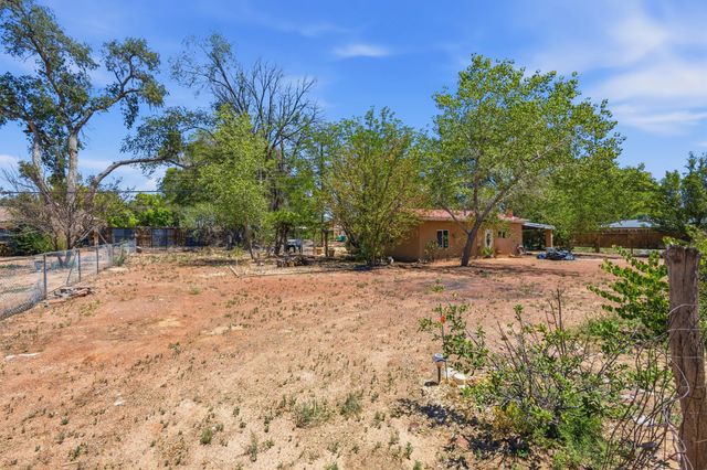 20 Entrada Martinez, Corrales, NM 87048