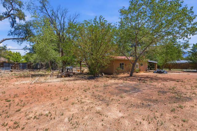 20 Entrada Martinez, Corrales, NM 87048