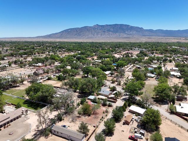 20 Entrada Martinez, Corrales, NM 87048