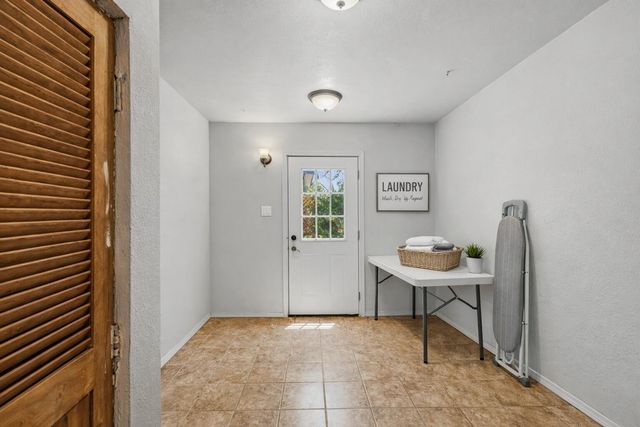 20 Entrada Martinez, Corrales, NM 87048