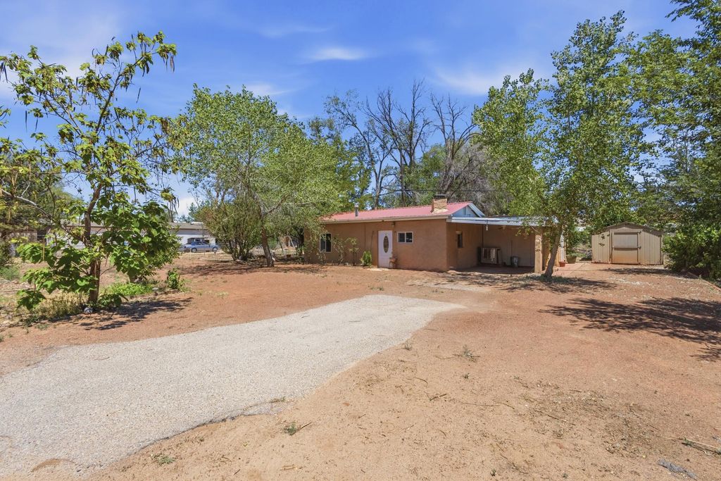 20 Entrada Martinez, Corrales, NM 87048