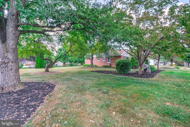 99 GARFIELD DR, Carlisle, PA 17015