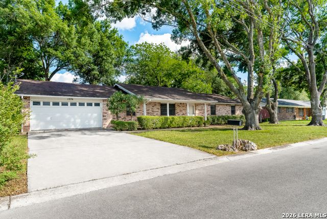 1376 Poppy Ln, New Braunfels, TX 78130