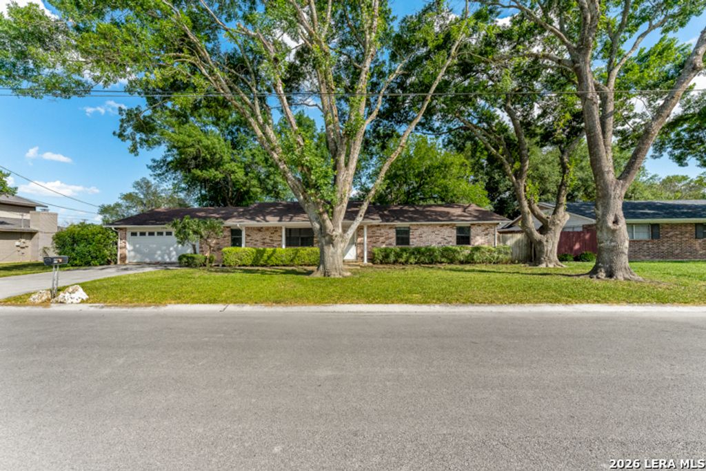 1376 Poppy Ln, New Braunfels, TX 78130