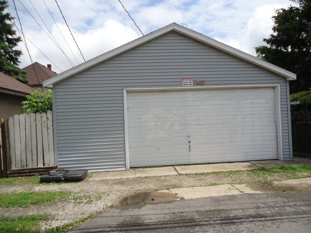 12438 MAPLE Avenue, Blue Island, IL 60406