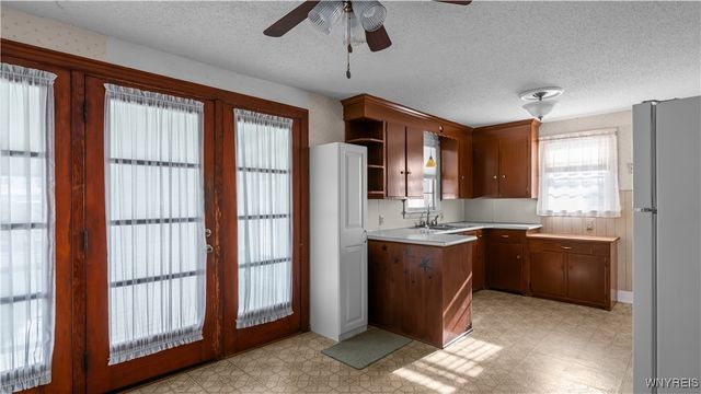 17 Belmont Drive, West Seneca, NY 14224