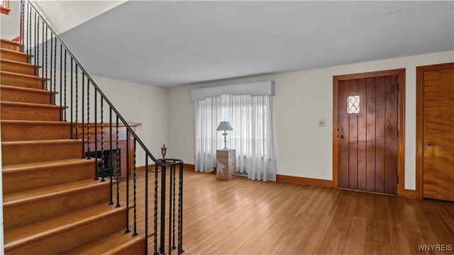 17 Belmont Drive, West Seneca, NY 14224