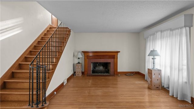 17 Belmont Drive, West Seneca, NY 14224