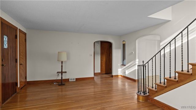 17 Belmont Drive, West Seneca, NY 14224