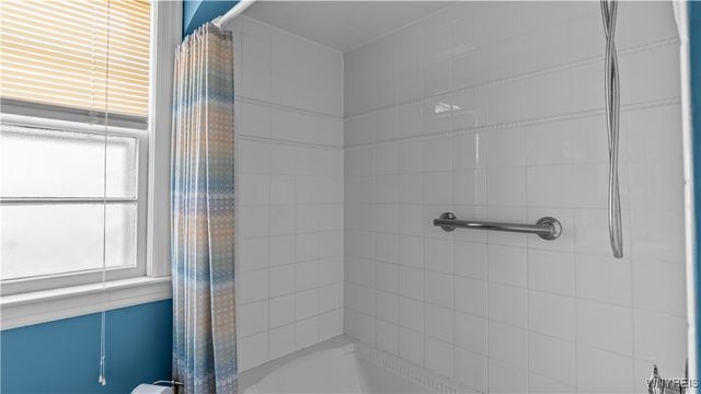 17 Belmont Drive, West Seneca, NY 14224