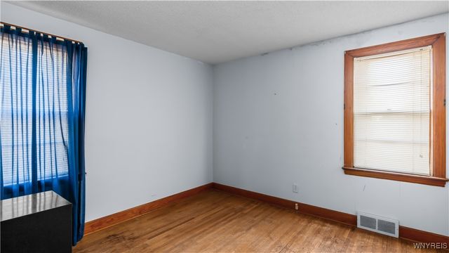 17 Belmont Drive, West Seneca, NY 14224