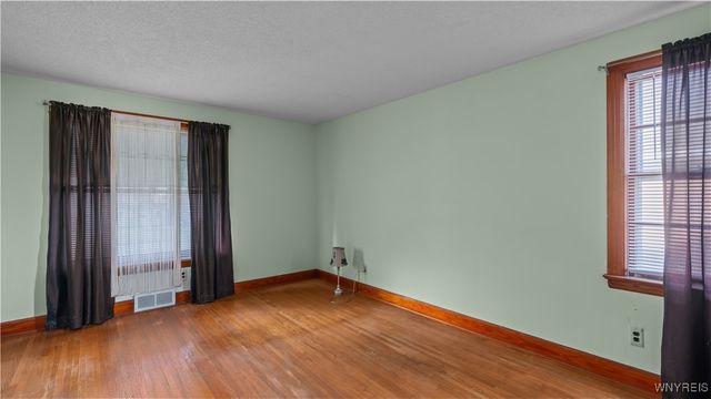 17 Belmont Drive, West Seneca, NY 14224