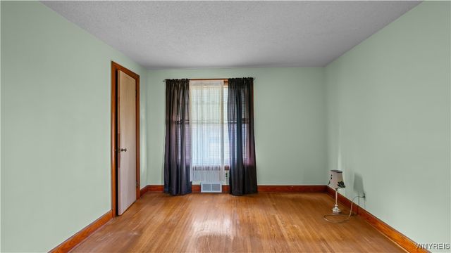 17 Belmont Drive, West Seneca, NY 14224