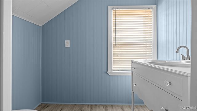 17 Belmont Drive, West Seneca, NY 14224