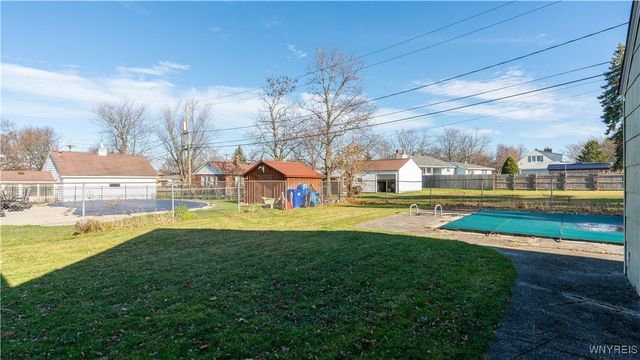 17 Belmont Drive, West Seneca, NY 14224