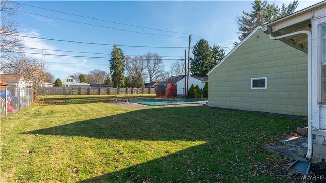 17 Belmont Drive, West Seneca, NY 14224