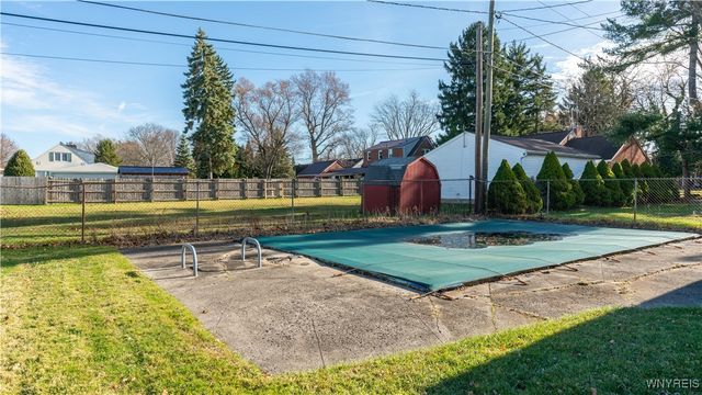 17 Belmont Drive, West Seneca, NY 14224