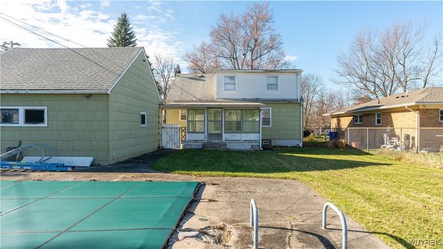 17 Belmont Drive, West Seneca, NY 14224