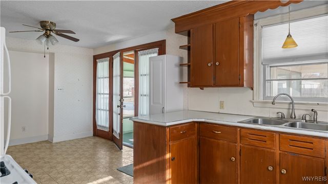 17 Belmont Drive, West Seneca, NY 14224