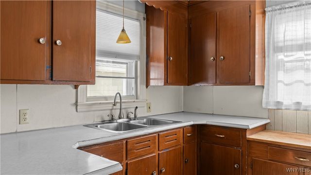 17 Belmont Drive, West Seneca, NY 14224