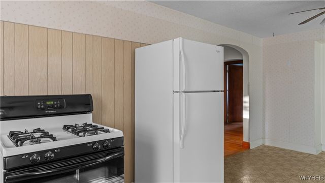 17 Belmont Drive, West Seneca, NY 14224