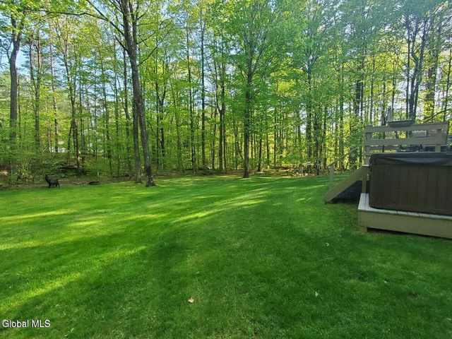 6 Bishops Court, Queensbury, NY 12804