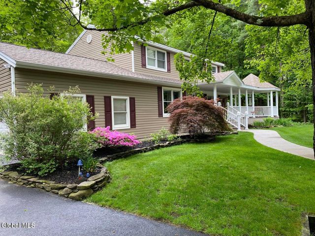 6 Bishops Court, Queensbury, NY 12804