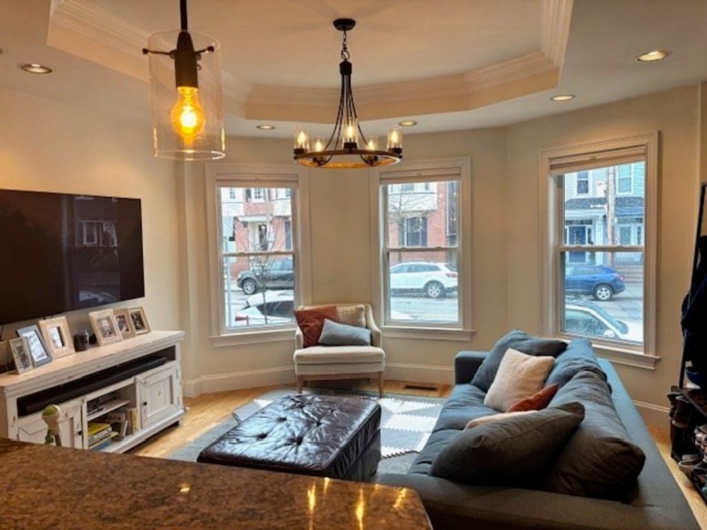 875 E Broadway 1, Boston, MA 02127