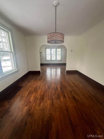 1219 Crystal Lake Boulevard, Iron Mountain, MI 49801