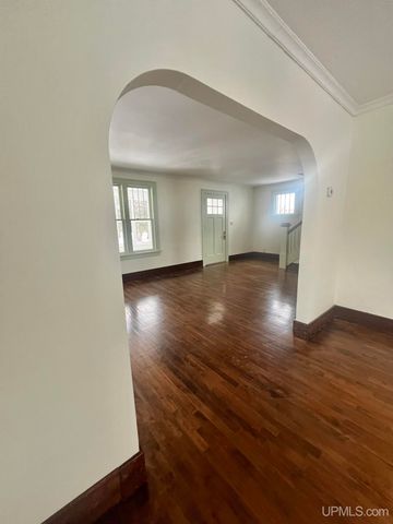 1219 Crystal Lake Boulevard, Iron Mountain, MI 49801