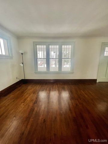 1219 Crystal Lake Boulevard, Iron Mountain, MI 49801