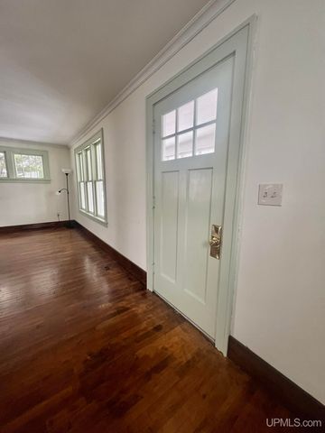 1219 Crystal Lake Boulevard, Iron Mountain, MI 49801