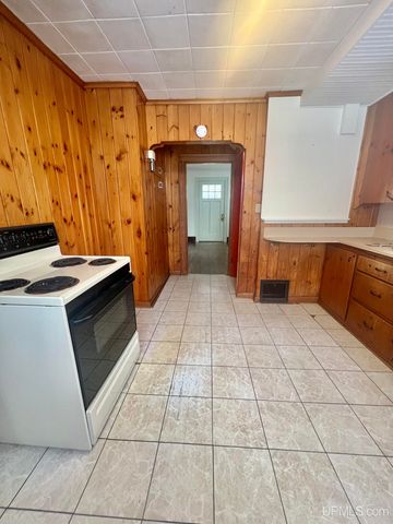 1219 Crystal Lake Boulevard, Iron Mountain, MI 49801