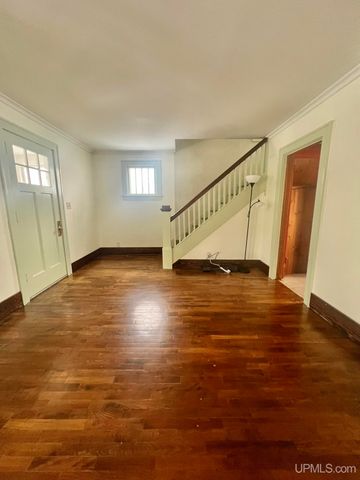 1219 Crystal Lake Boulevard, Iron Mountain, MI 49801