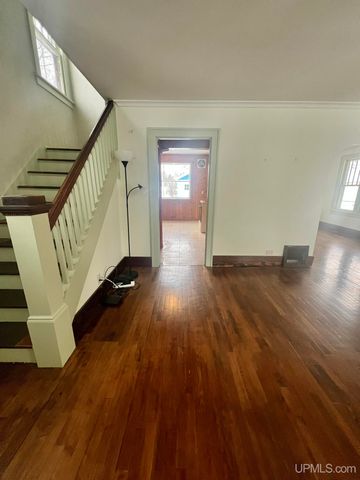 1219 Crystal Lake Boulevard, Iron Mountain, MI 49801