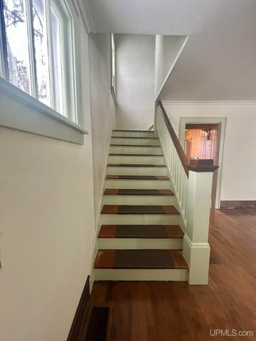 1219 Crystal Lake Boulevard, Iron Mountain, MI 49801