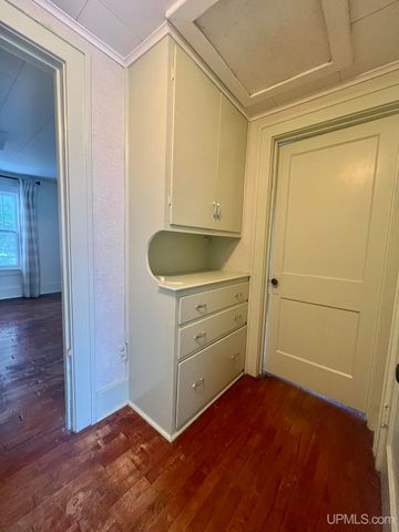 1219 Crystal Lake Boulevard, Iron Mountain, MI 49801