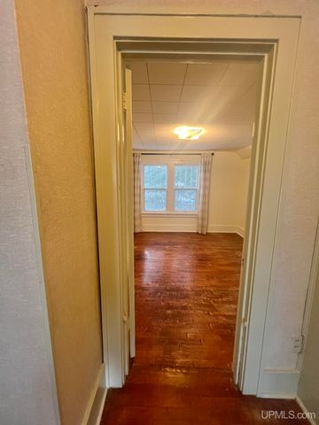 1219 Crystal Lake Boulevard, Iron Mountain, MI 49801