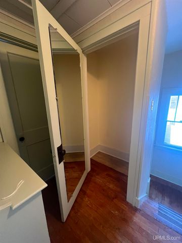 1219 Crystal Lake Boulevard, Iron Mountain, MI 49801