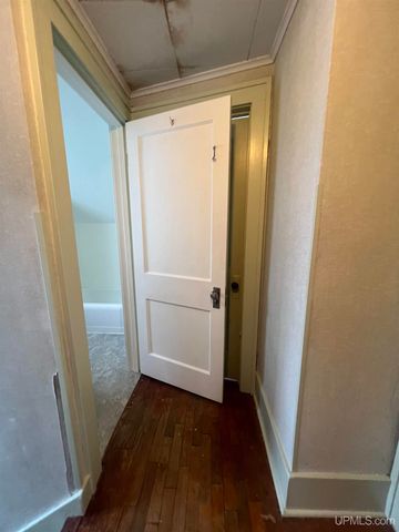 1219 Crystal Lake Boulevard, Iron Mountain, MI 49801