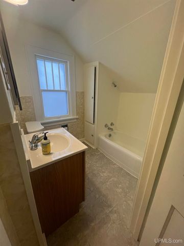 1219 Crystal Lake Boulevard, Iron Mountain, MI 49801